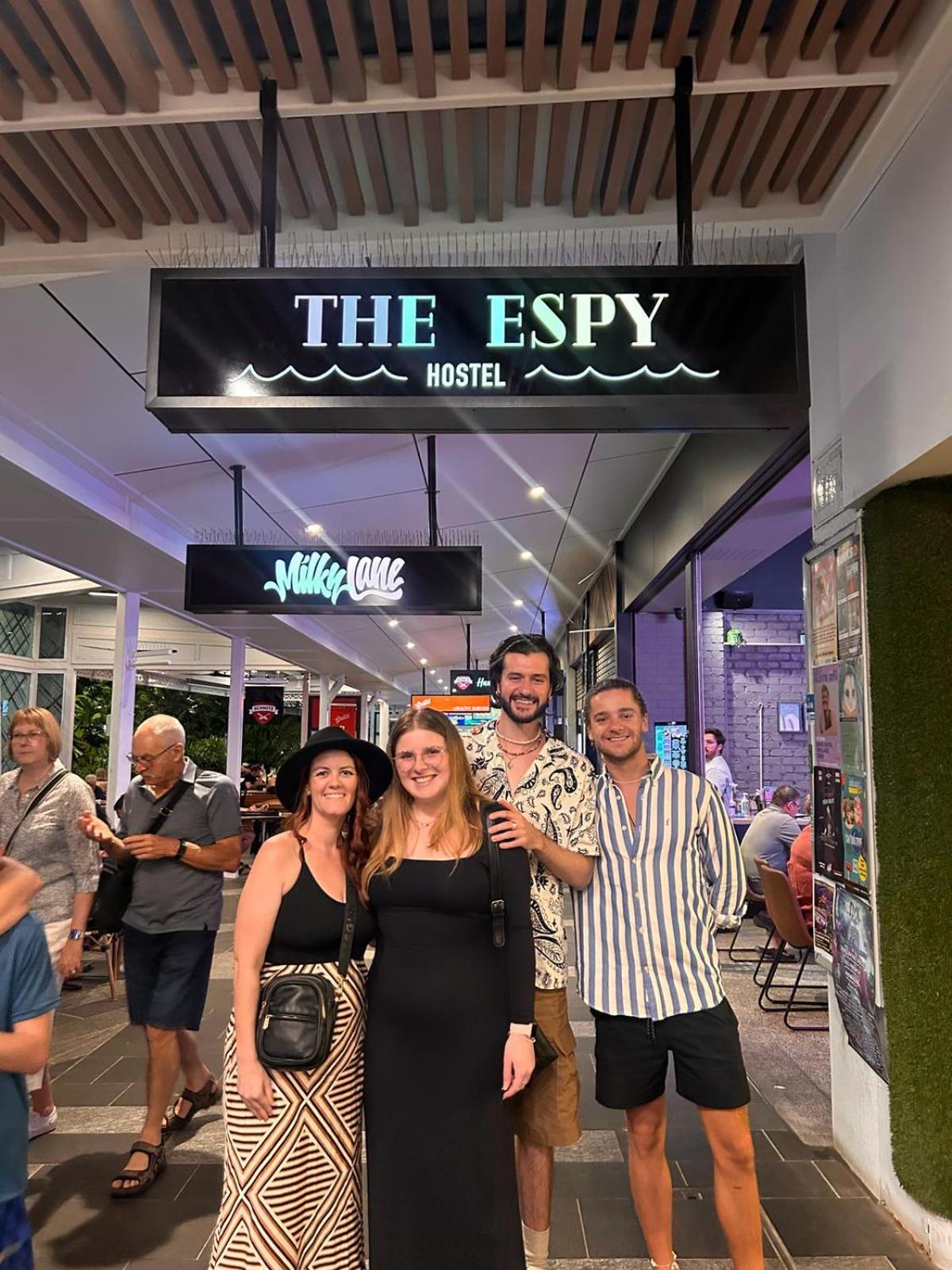 The Espy Hostel Cairns Buitenkant foto